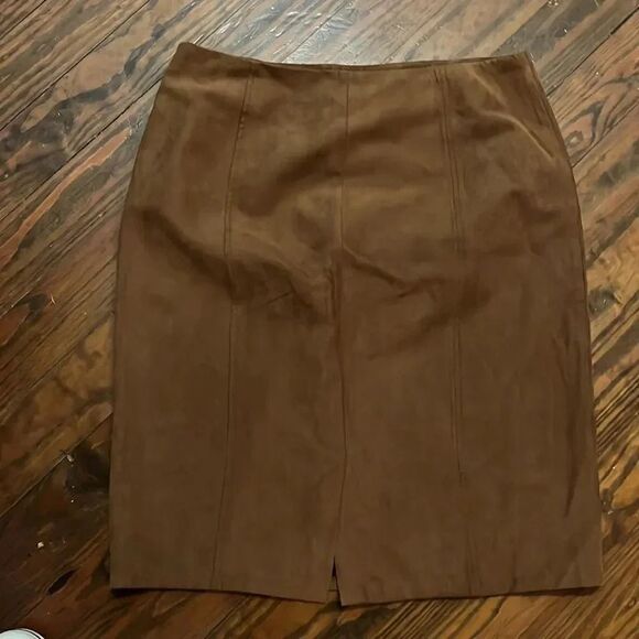 Chicos faux suede polyester skirt side zip size 1 (Chicos sizing) - Picture 3 of 3
